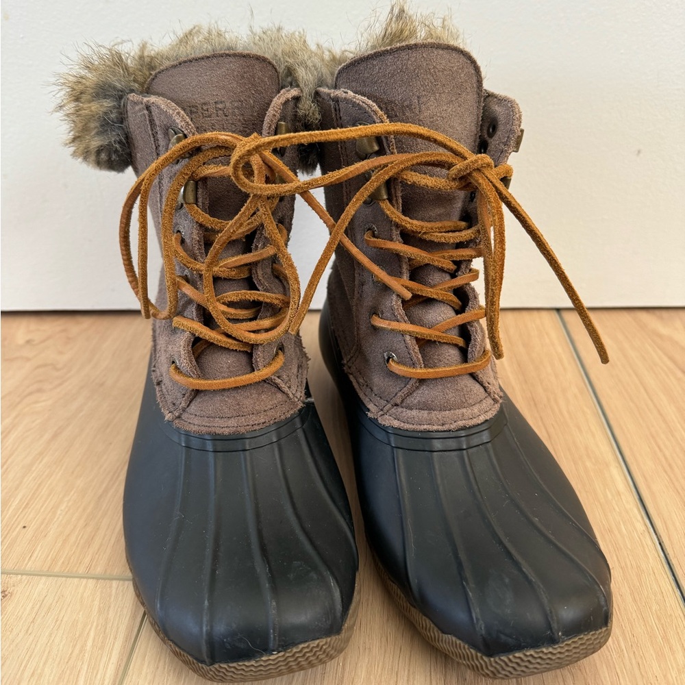 SPERRY Brown & Black Boots Size 6.5
